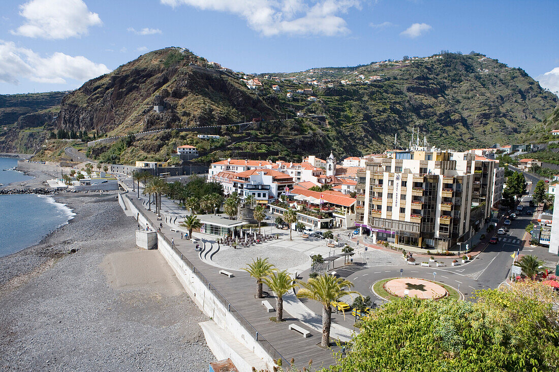 Ortschaft am Meer, Ribeira Brava, Madeira, Portugal