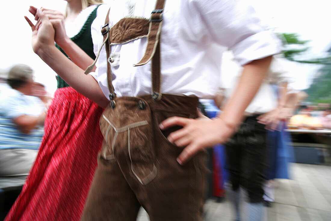 Trachtengruppe tanzt, Steiermark, Österreich