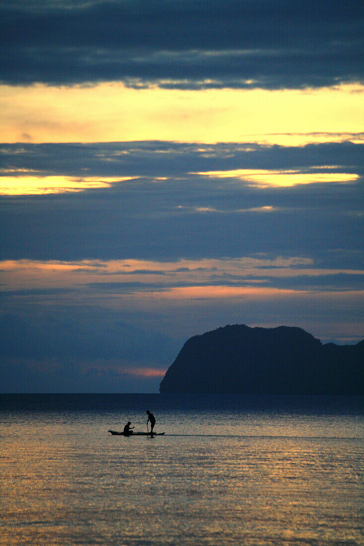 Fishermen at Corong-Corong Bay at sunset, El Nido, Palawan, Philippines, Asia