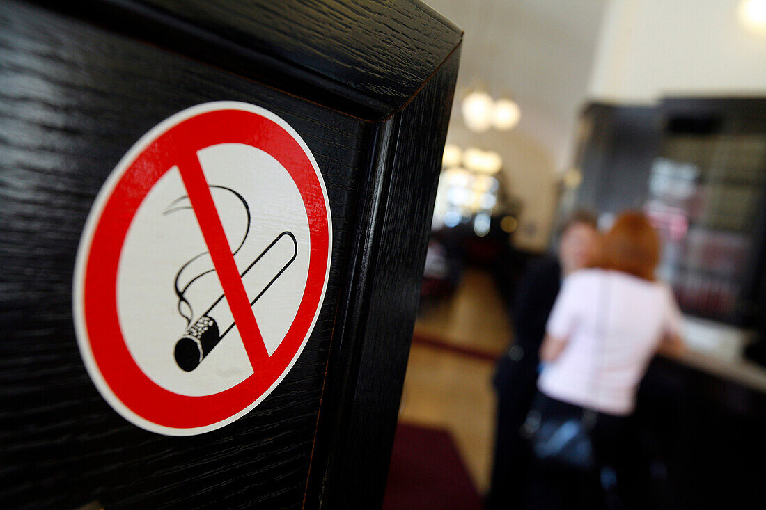 Application Of The Law Prohibiting Smoking In Public Place, Bar-Tobacconists, Restaurants, Brasserie, Discotheque Starting On January 1, 2008, Paris (75)