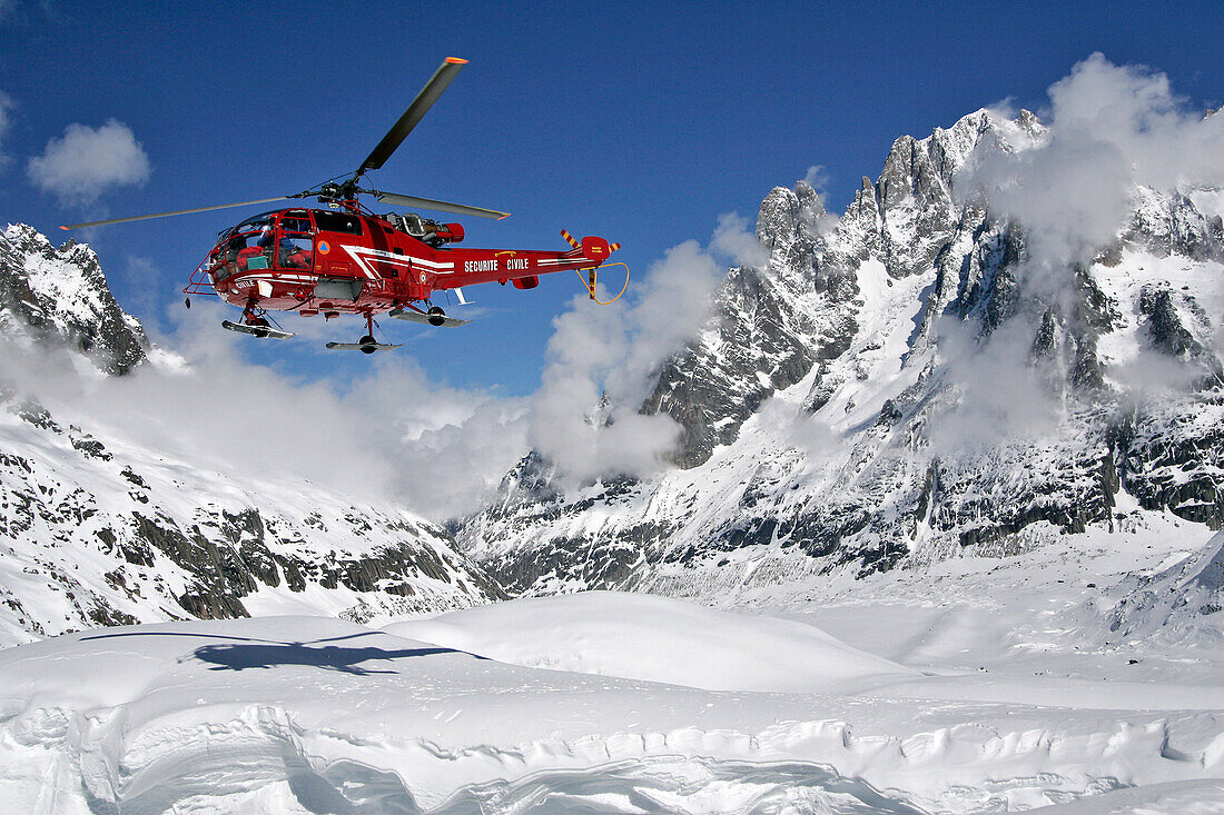 Approach Of An Alouette 3 Helicopter, Dragon 74 For Victim Transport, La Salle A Manger, Vallee Blanche, Massif Du Mont-Blanc, Haute-Savoie (74)