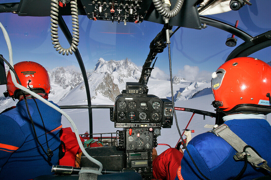 Pilot And Mechanic Aboard The Alouette 3 Helicopter, Dragon 74 For Victim Transport, La Salle A Manger, Vallee Blanche, Massif Du Mont-Blanc, Haute-Savoie (74)