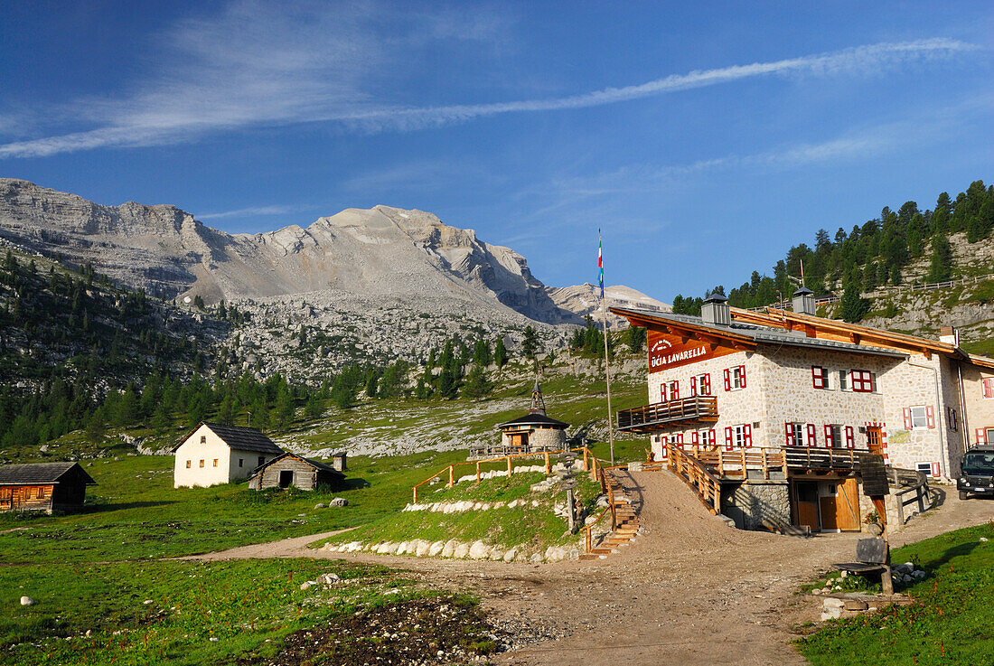 Schutzhütte Lavarella, Fanesalm, Naturpark Fanes-Senes-Prags, Dolomiten, Trentino-Südtirol, Italien