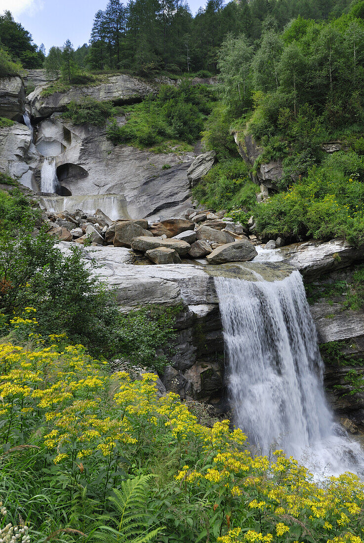 Wasserfall, Valle Verzasca, Tessin, Schweiz