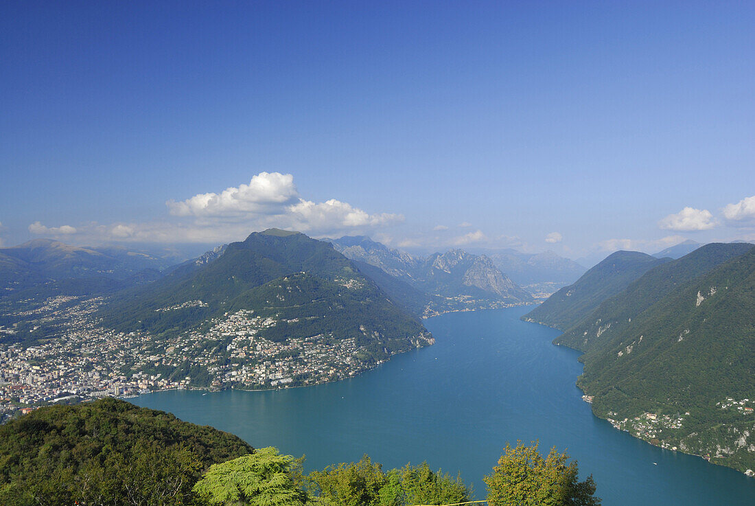 Lugano und Monte Bre am Luganersee, Tessin, Schweiz