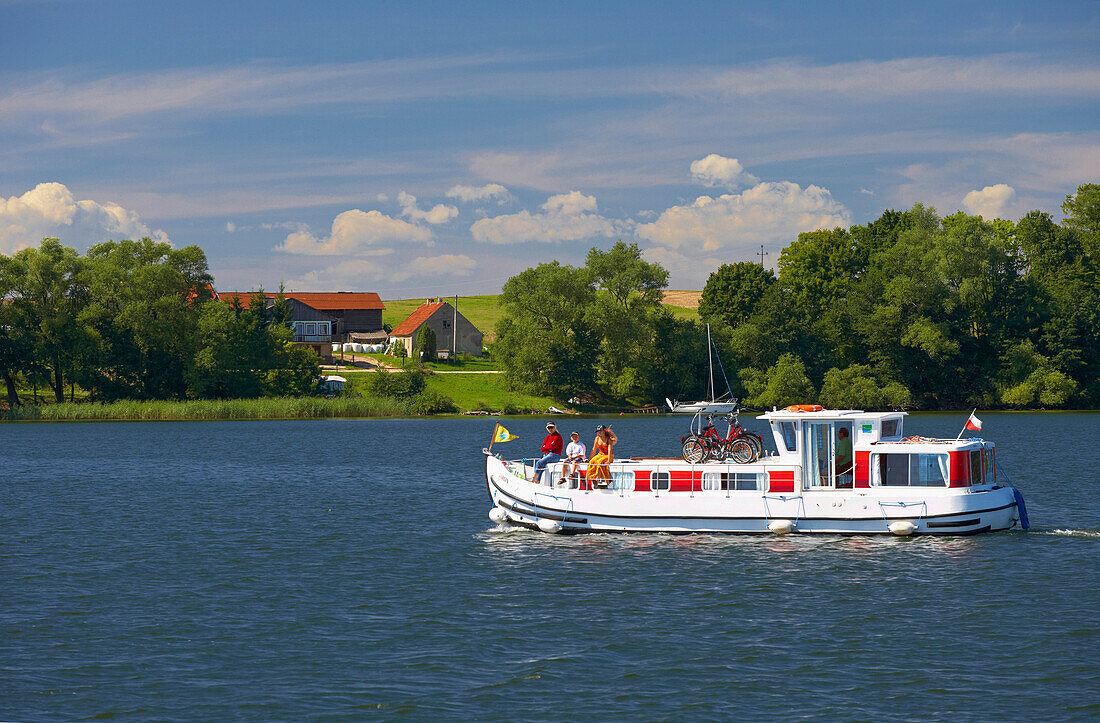 Houseboat on Jezioro Talty (Talter-Gewässer), Mazurskie Pojezierze, East Prussia, Poland, Europe