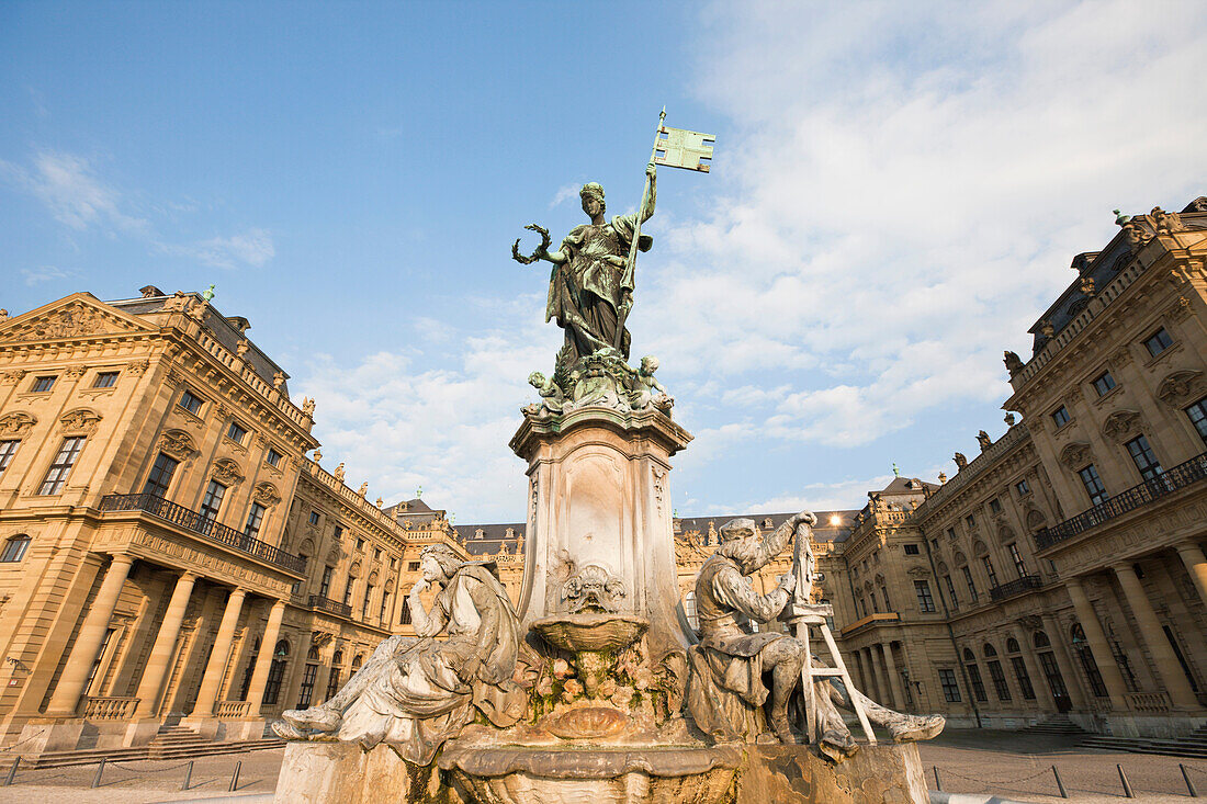 Frankonia-Brunnen der Wuerzburger Residenz, Deutschland, Wuerzburg, Unterfranken, Bayern