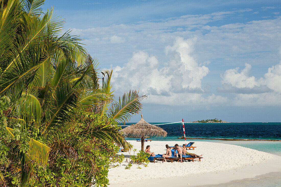 Strand der Malediveninsel Ellaidhoo, Malediven, Nord Ari Atoll