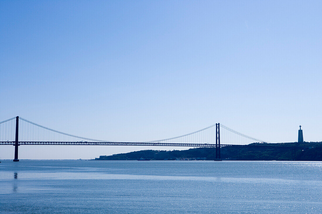 Ponte 25 de Abril Bridge across the Tagus River, Lisbon, Lisboa, Portugal, Europe