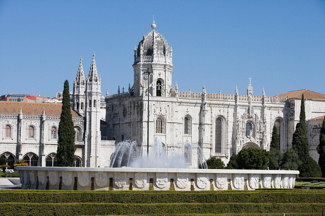 Fountain infront of Mosteiro dos Jeronimos Monastery, Belem, Lisbon, Lisboa, Portugal, Europe