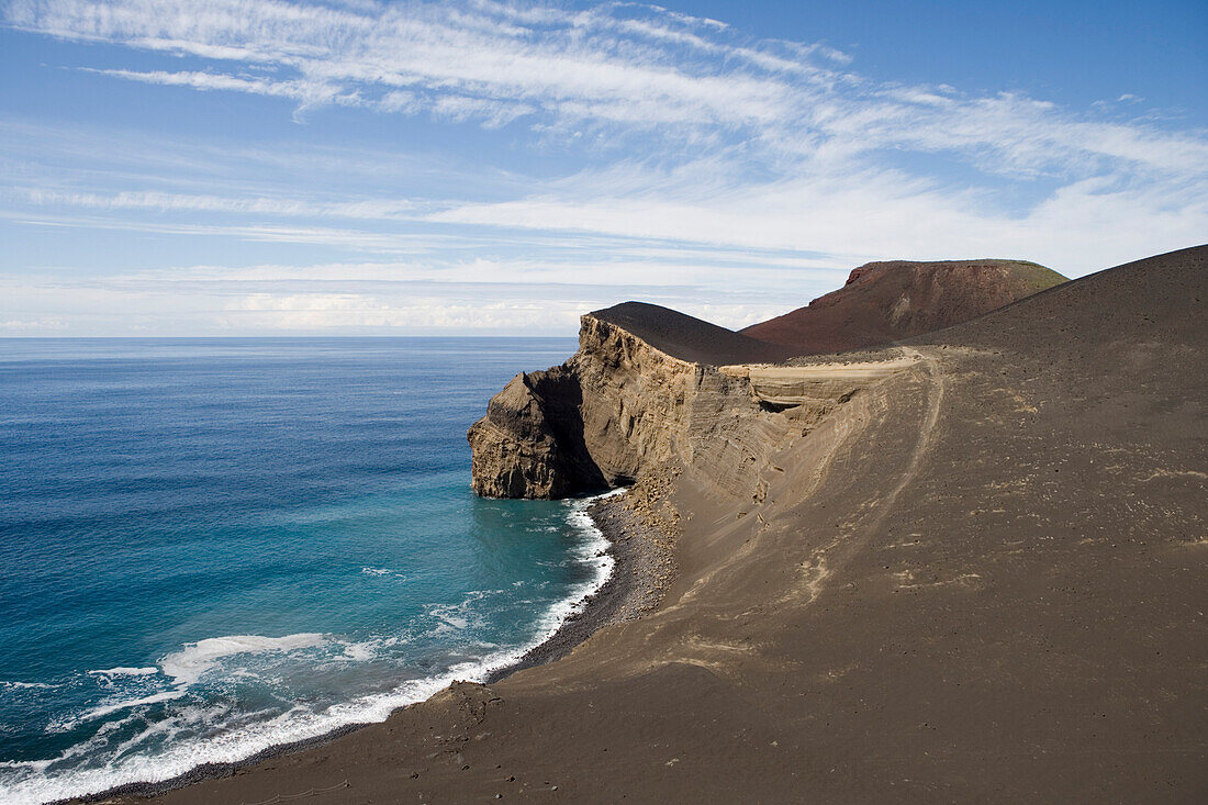 Blick auf Vulkanlandschaft vom Capelinhos Leuchtturm, Insel Faial, Azoren, Portugal, Europa