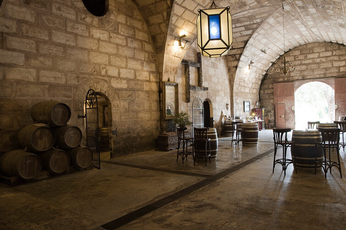 Keller im Weingut Santa Catarina, nahe Andratx, Mallorca, Balearen, Spanien, Europa