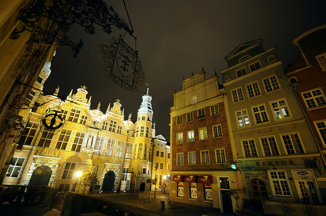 Big Zeughaus, big arsenal and alley of Piwna in the evening, Rechtstadt, Gdansk, Poland, Europe