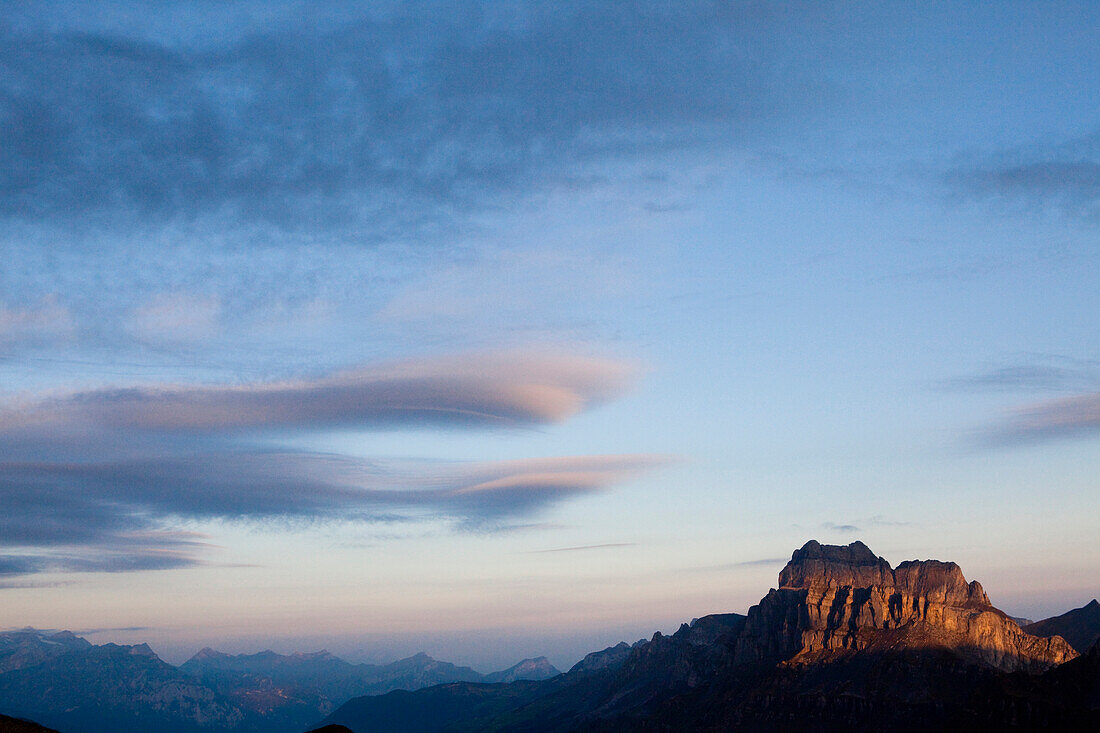 Berg Schächentaler Windgällen im Morgenlicht, Kanton Uri, Schweiz
