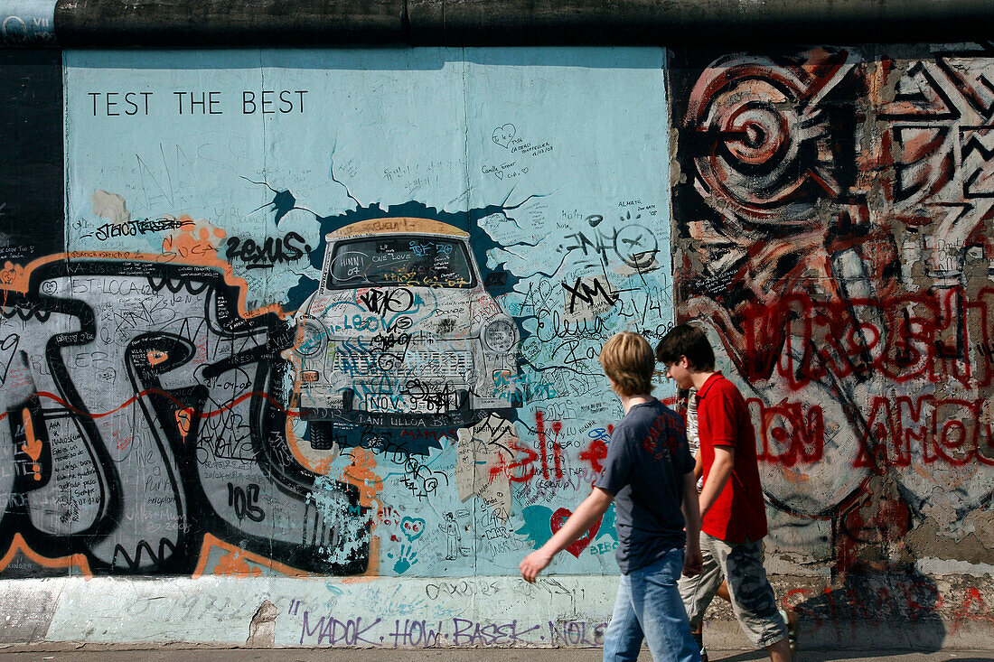 Test The Best' Trabi Smashing The Wall (Birgit Kinder) East Side Gallery (Mauer Galerie), The Open-Air Gallery Of The Muhlenstrasse, With Works By 118 Artists From 21 Countries, Makes Up The Longest Preserved Section (1, 300M) Of The Old Wall. Created In 