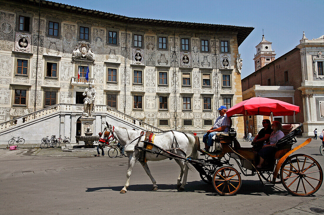 Barouche In Front Of The Palazzo Dei Cavalieri Which Houses The National Teachers Training School, Piazza Dei Cavalieri, Pisa, Tuscany, Italy