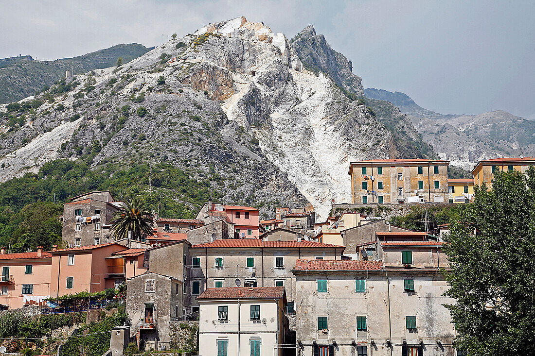Village Of Torano, Traditionally Inhabited By Marble Sculptors, In Front Of The White Marble Quarries Of Carrara, Torano Valley, World Marble Capital, Carrara, Tuscany, Italy