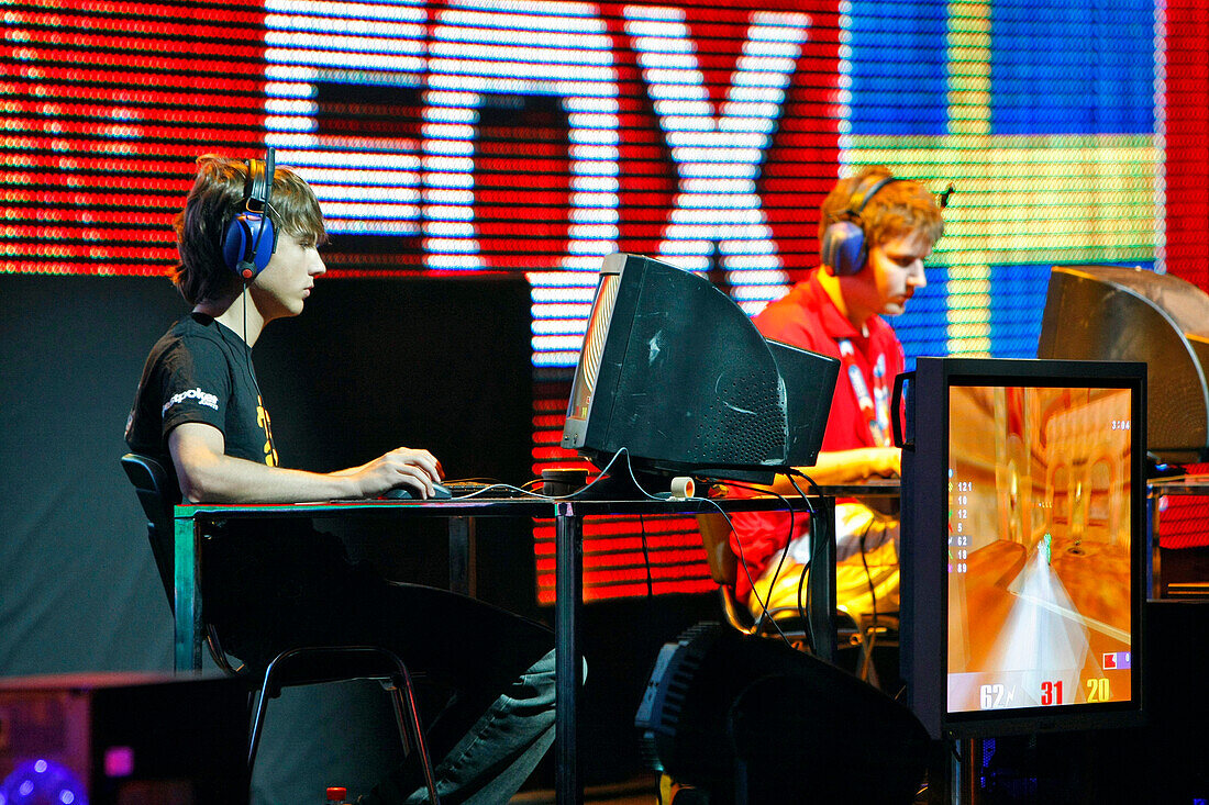 Cypher (Foreground) Versus Fox, Quake Iii Finals, The Gaming World Cup At The Popb (Palais Omnisports Of Paris Bercy), Event In The World Cup Of Video Games, France