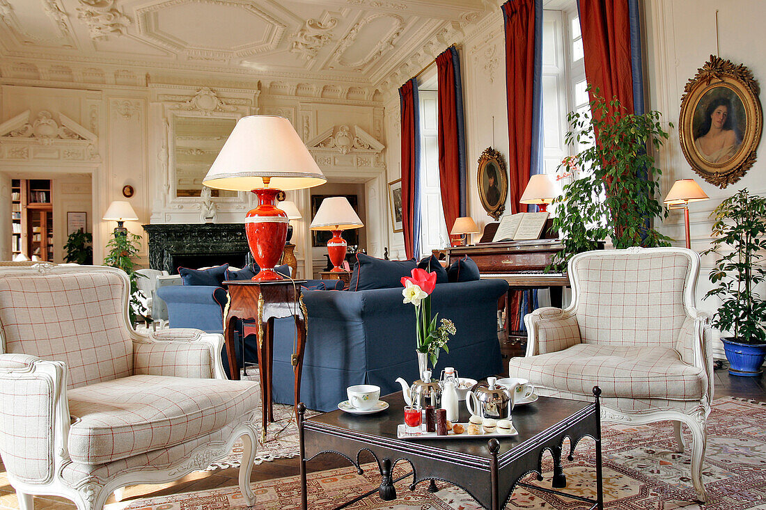 The Grand Lounge At The Chateau De Curzay, Relais Et Chateaux Hotel, Vienne (86), France