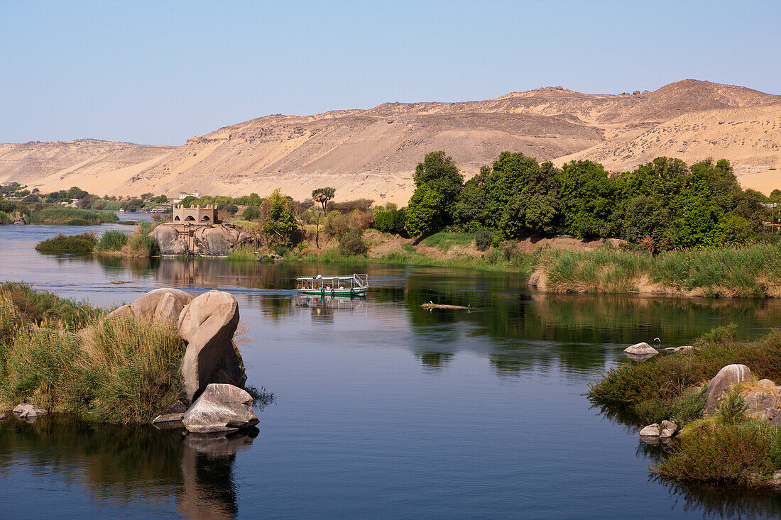 Nil Kataraktlandschaft mit Feluke, Assuan, Ägypten