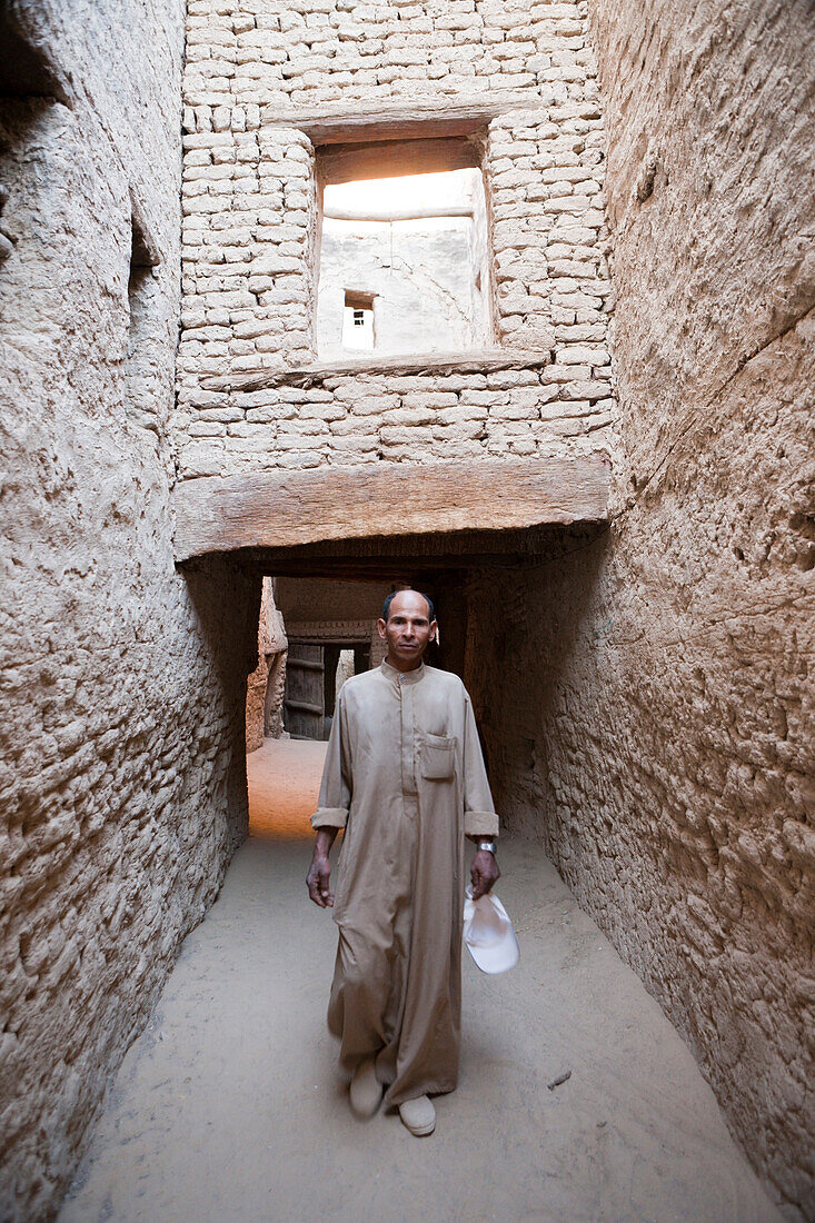 Gassen der Altstadt Al Qasr in Dakhla Oase, Libysche Wüste, Ägypten