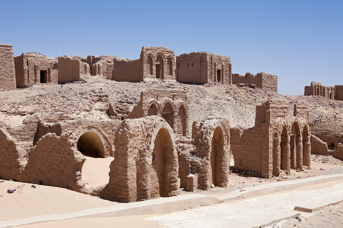 Nekropole von al-Bagawat mit Grabkapellen in Kargha Oase, Libysche Wüste, Ägypten