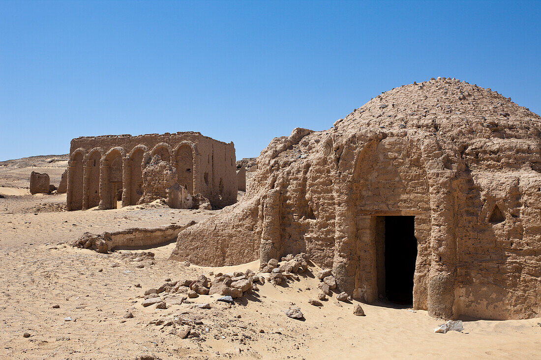 Nekropole von al-Bagawat mit Grabkapellen in Kargha Oase, Libysche Wüste, Ägypten