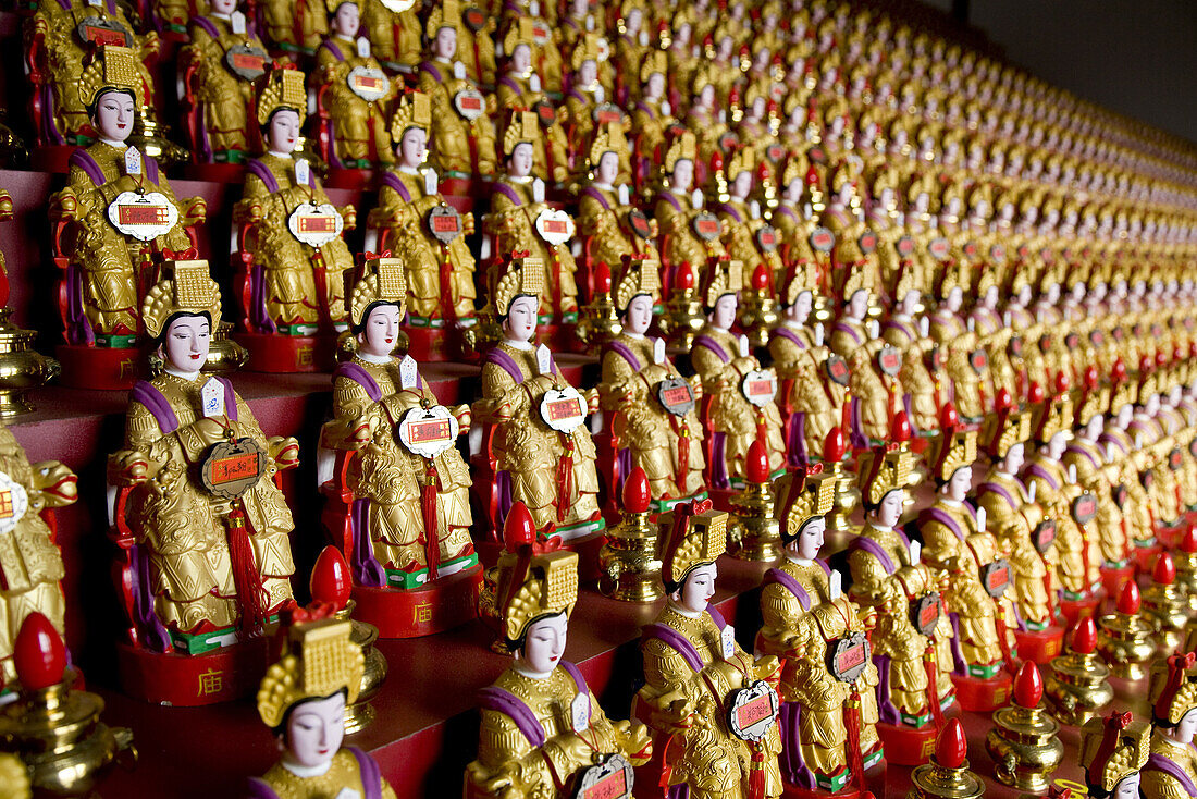 Figuren der Göttin Mazu im Haupttempel Mazu miao, Insel Mazu, Meizhou Insel, Fujian Provinz, China, Asien