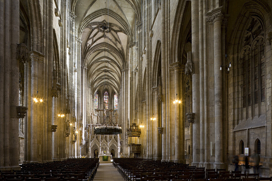 Kirchenschiff des gotischen Dom St. Stephanus und St. Sixtus, Halberstadt, Harz, Sachsen-Anhalt, Deutschland, Europa