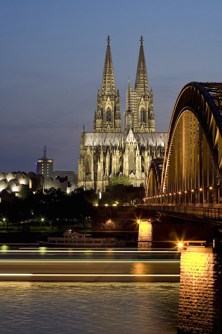 Cologne Cathedral with Hohenzollernbrücke, Cologne, North Rhine-Westphalia, Germany