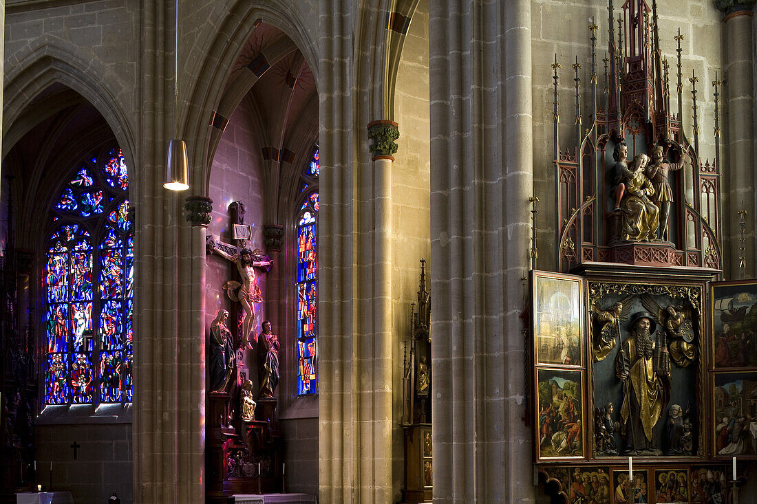 Innenansicht von Heilig Kreuz Münster, offiziell: Münster zum Heiligen Kreuz in Schwäbisch Gmünd, Baden-Württemberg, Deutschland, Europa