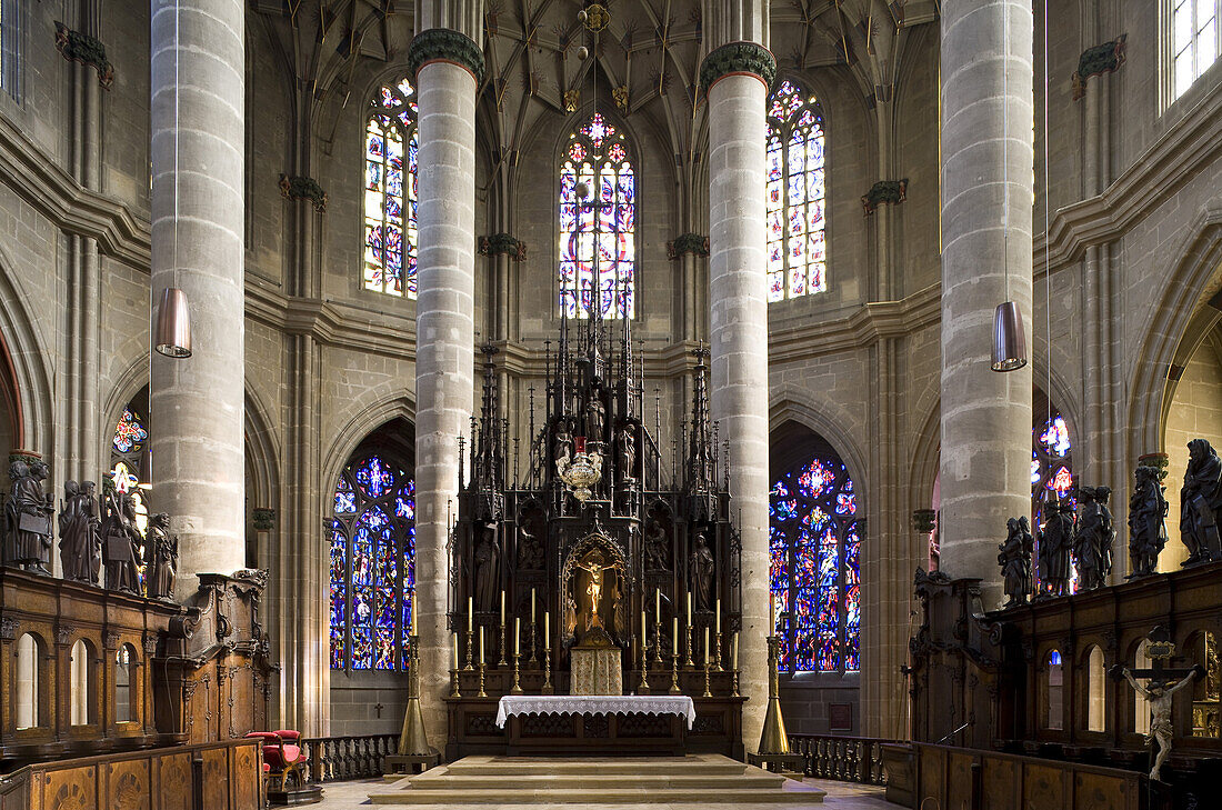 Interior view with altar, Heilig Kreuz Münster in Schwäbisch Gmünd, Baden-Württemberg, Germany, Europe
