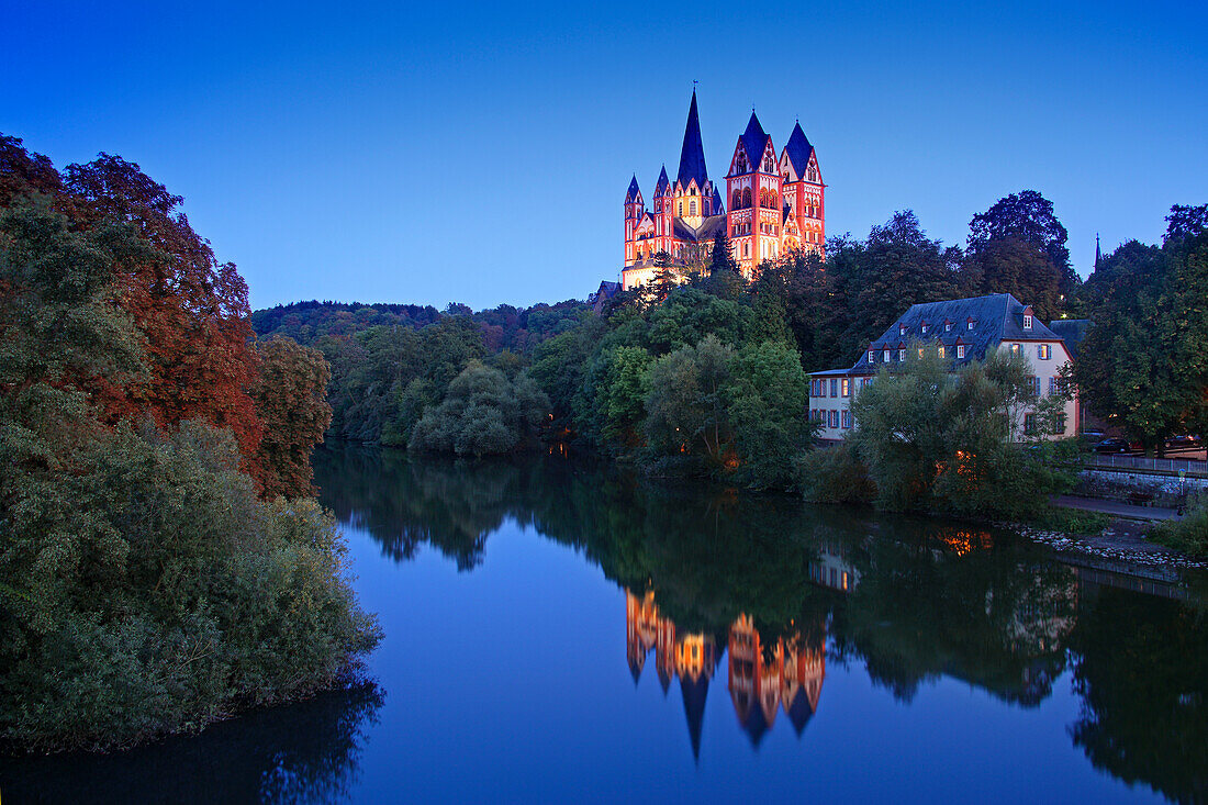 Blick über die Lahn zum Dom, Limburg, Hessen, Deutschland