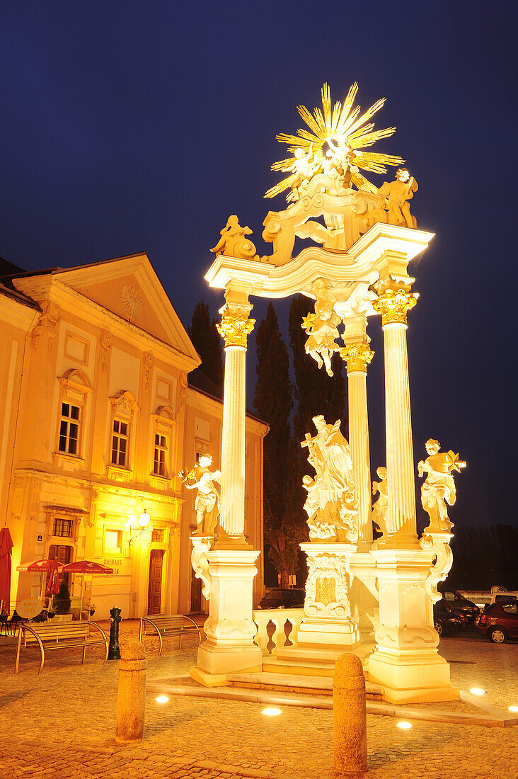 Illuminated statue of Nepomuk, Krems, Wachau, Lower Austria, Austria