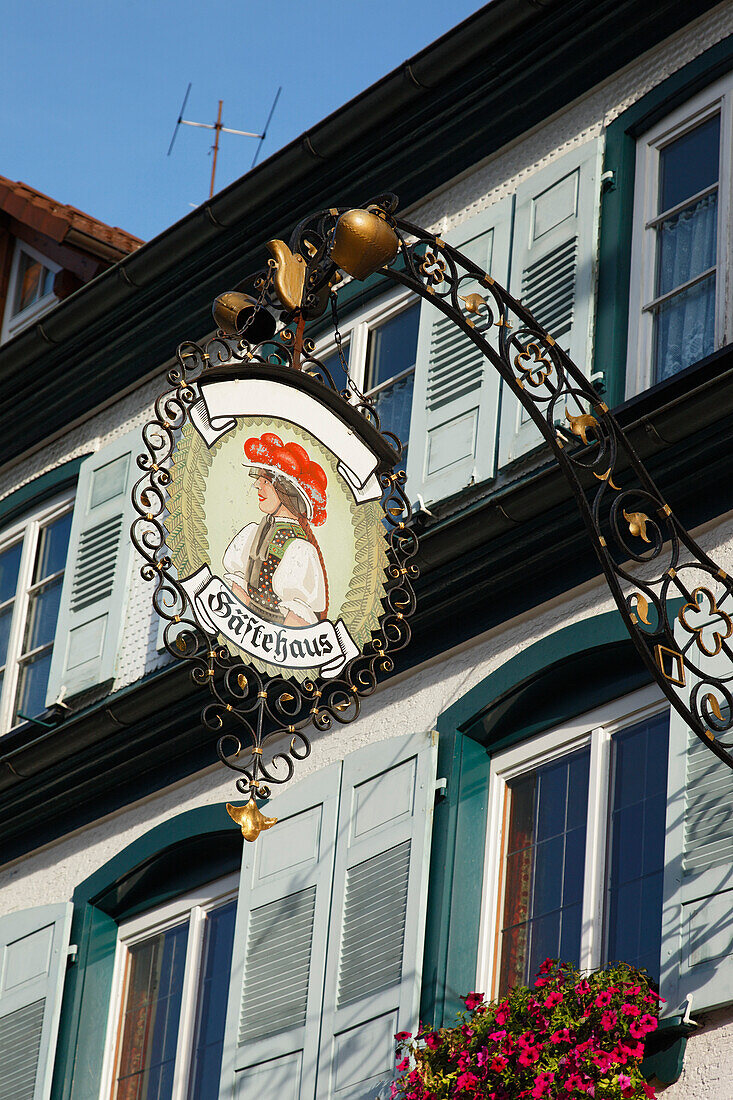 Schild an einem Gästehaus, Wolfach, Baden-Württemberg, Deutschland