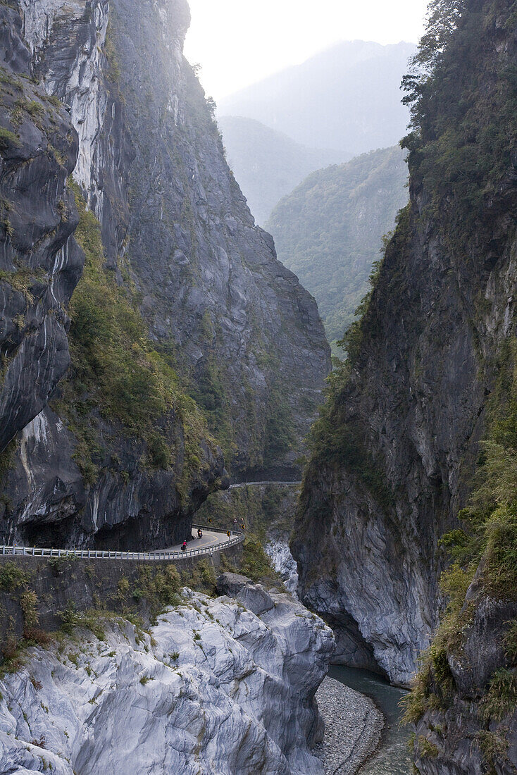 Strasse in der Taroko Schlucht im Taroko Nationalpark, Marmorschlucht, Liwu Fluss, Tienhsiang, Tianxiang, Republik China, Taiwan, Asien
