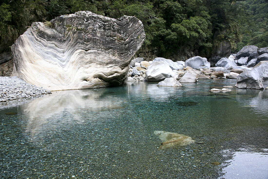 Flussbett und Felsen in der Taroko Schlucht im Taroko Nationalpark, Marmorschlucht, Liwu Fluss, Tienhsiang, Tianxiang, Republik China, Taiwan, Asien