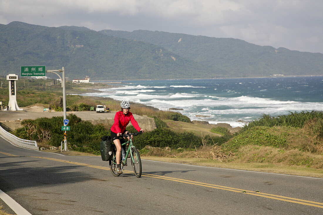 Cyclist on coast road, Kenting National Park, Kenting, Kending, Republic of China, Taiwan, Asia