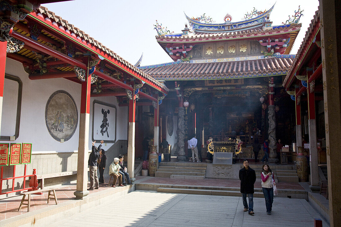 Menschen im Matsu Tempel, Tainan, Republik China, Taiwan, Asien