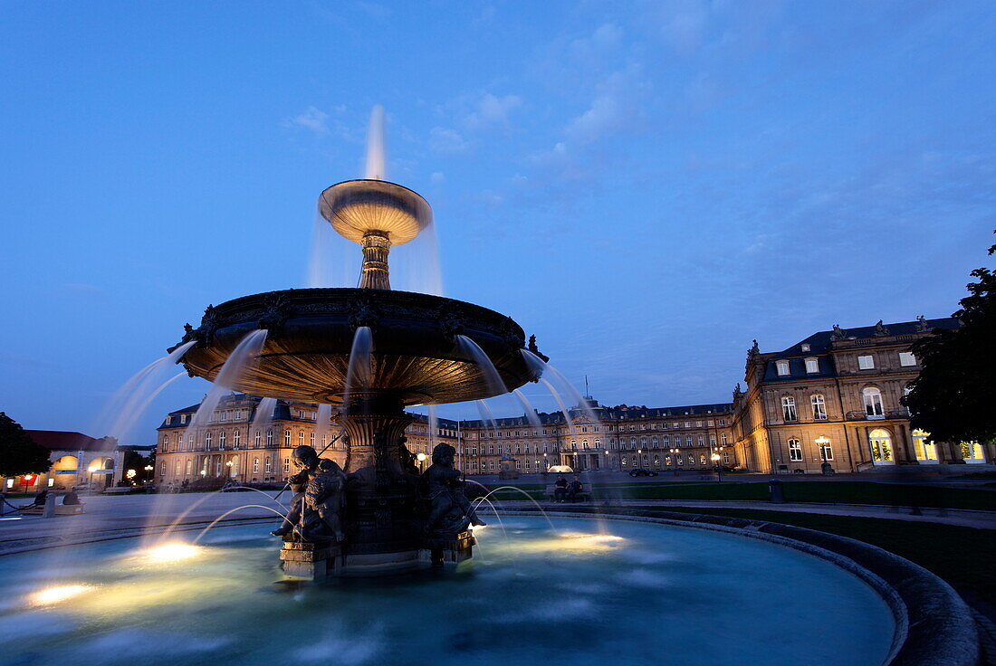 Schlossplatz mit Brunnen, Neues Schloss, Stuttgart, Baden-Württemberg, Deutschland