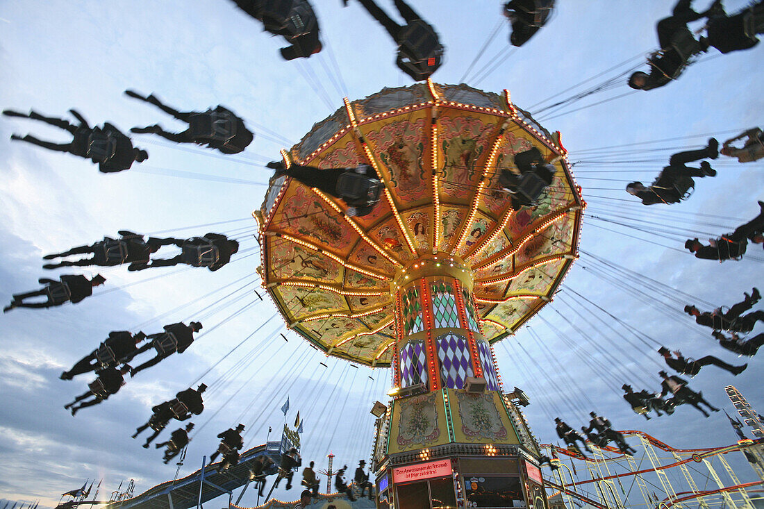 Kettenkarussell am Abend, Schützenfest Hannover, Niedersachsen, Deutschland