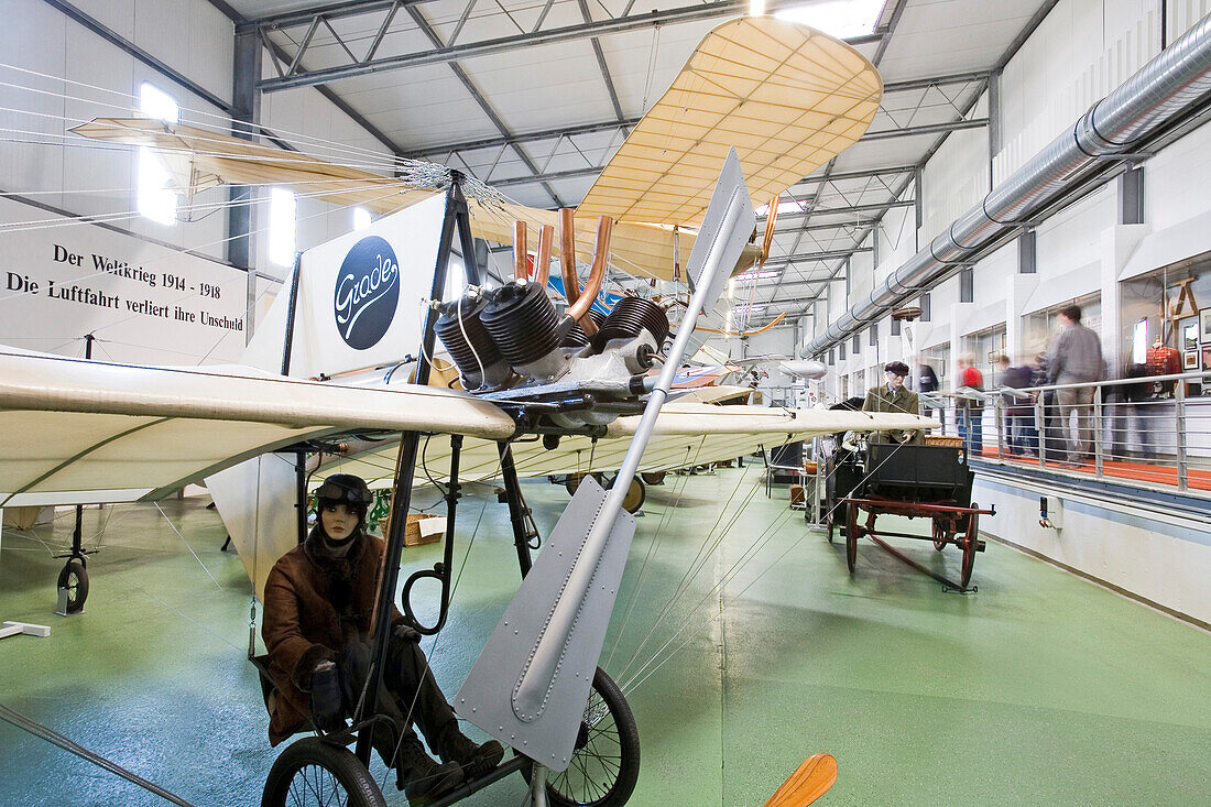 Historische Flugzeuge im Luftfahrtmuseum Laatzen, Besucher