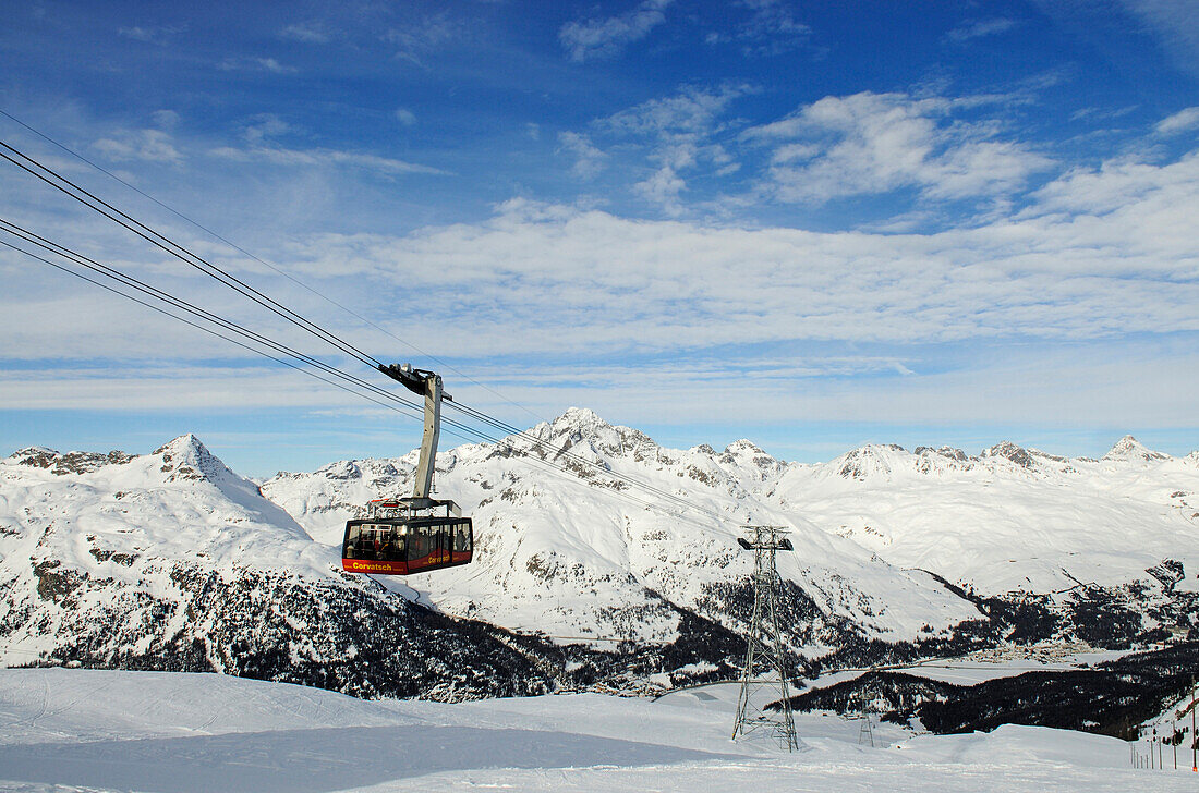 Snowboarder, Diavolezza, Sankt Moritz, Grisons, Switzerland, model released