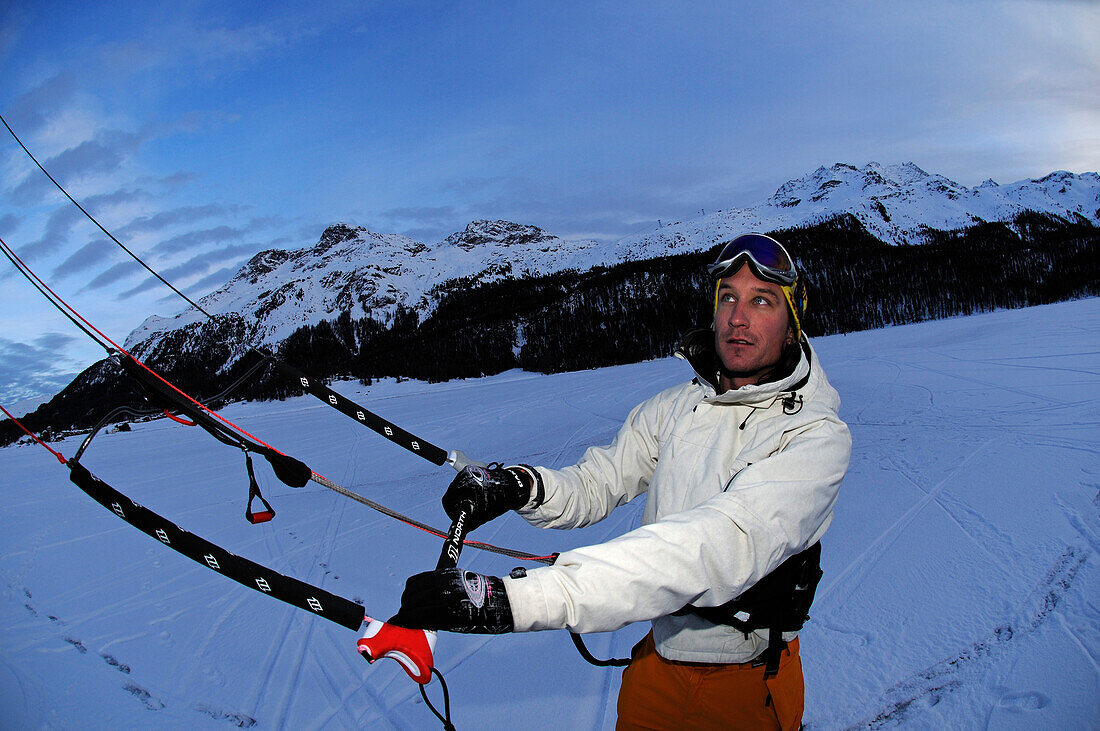 Kitesurfer, Silvaplanasee, Sankt Moritz, Graubuenden, Schweiz, Model Released