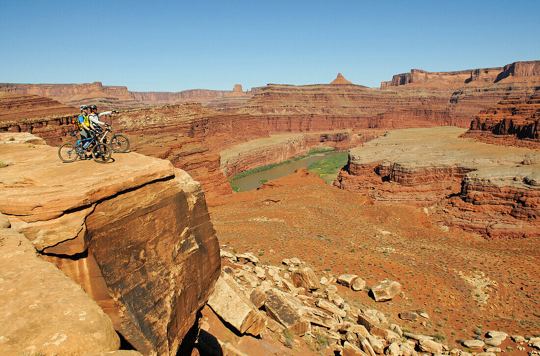 Mountain biker, Colorado River, Moab, Utah, USA