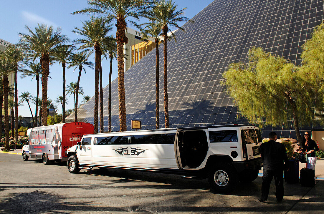 Stretch limousine, Luxor Hotel, Las Vegas, Nevada, USA