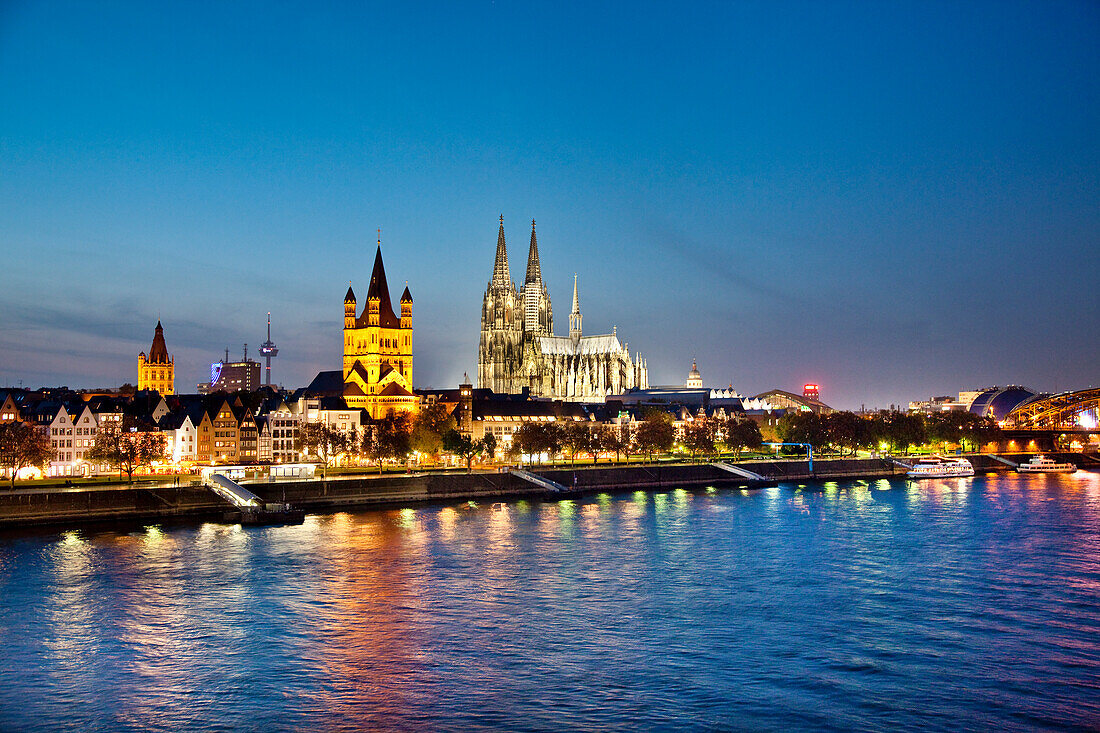 View ove river Rhine to old town with cathedral and Great St. Martin church, Cologne, North Rhine-Westphalia, Germany