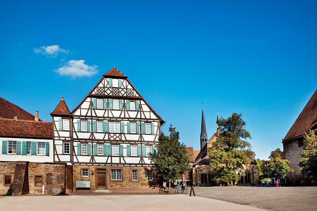 Klosterhof, Zisterzienserkloster Maulbronn, Baden-Württemberg, Deutschland