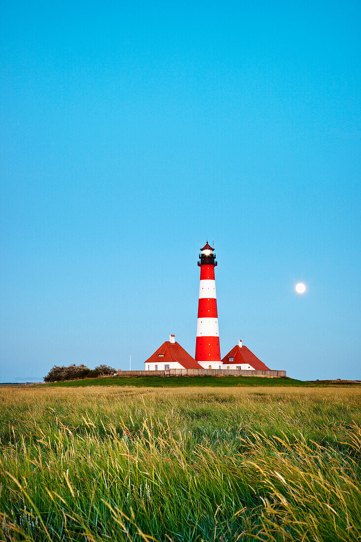 Westerheversand Lighthouse mit full moon, Westerhever, Schleswig-Holstein, Germany