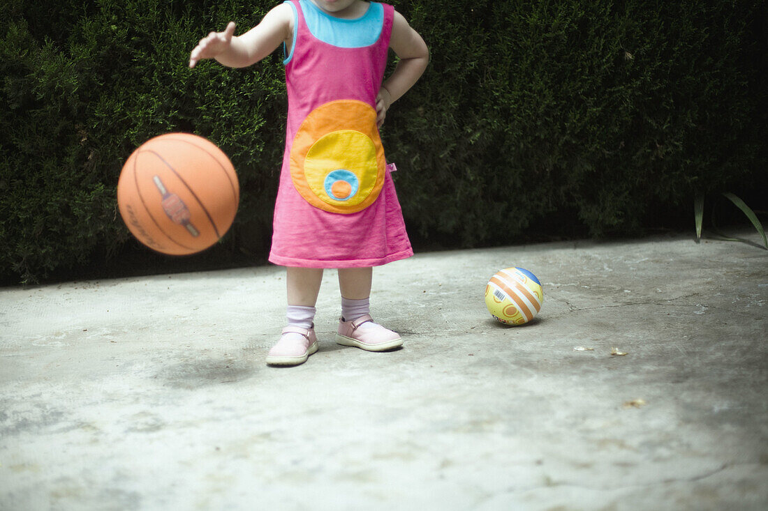 1 to 2 years, 1-2 years, 3 to 4 years, 3-4 years, Ability, Ball, Basketball, Childhood, Children, Color, Colour, Competition, Education, External, Fun, Games, Girls, Head, Horizontal, S, Toys, Without, G96-741737, agefotostock 